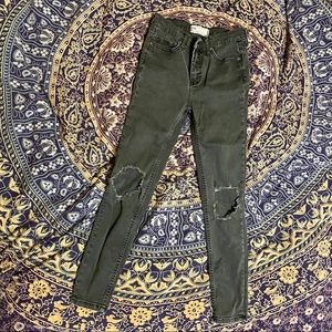 FREE PEOPLE BLACK RIPPED JEANS